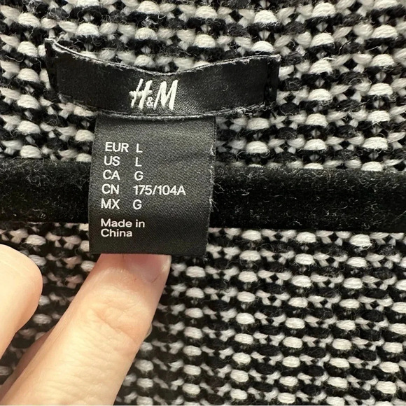 H&M Black and White Woven Silver Chain Trimmed Cardigan Sz L GUC - Picture 6 of 9